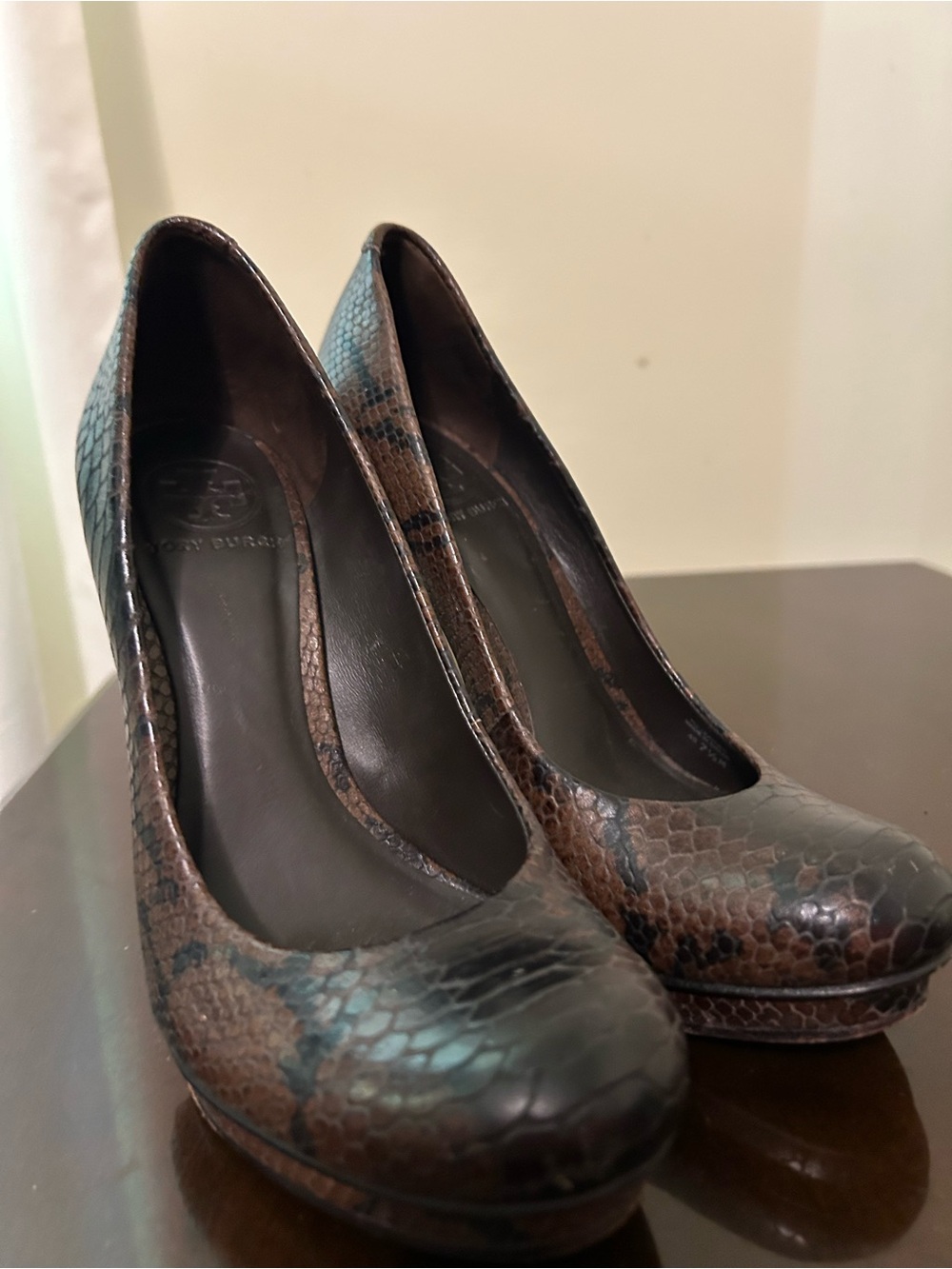 Tory Burch Jude Snake Print Leather Pumps 7.5 black brown Stiletto mob wife edgy